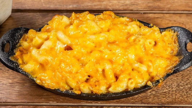 This Tiny Maryland Restaurant Serves Soul Food People Cannot Stop Craving - Decor Hint Creamy Baked Mac And Cheese