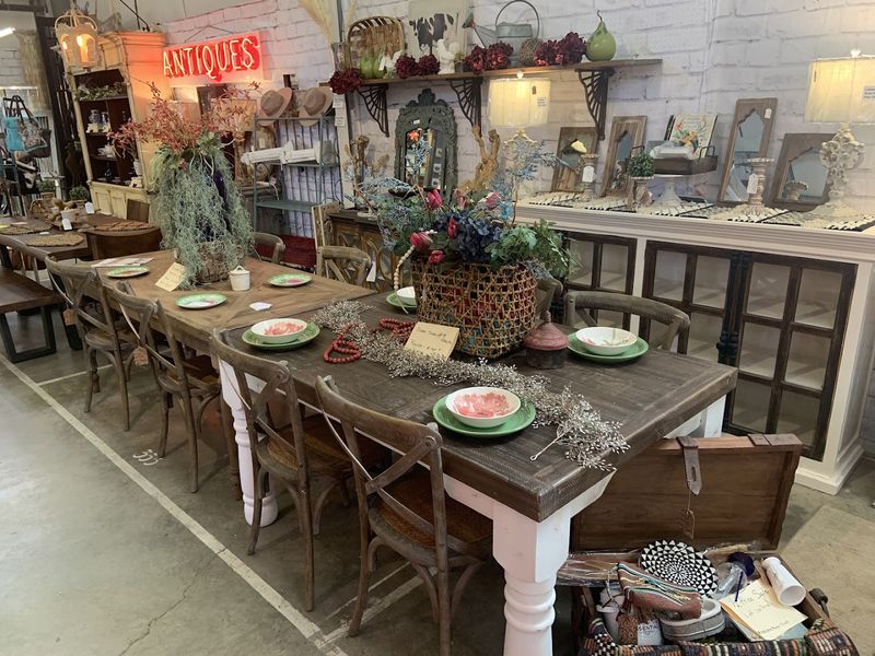 On-Site Restaurant For A Mid-Shopping Fuel Stop