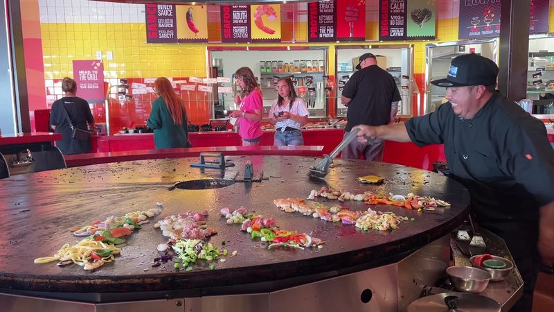 Groups Get A Lively Meal Without Splitting The Plan