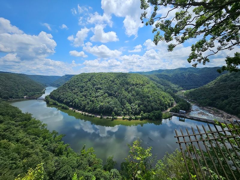 10 Beautiful West Virginia State Parks Perfect For A Relaxing Weekend Escape - Decor Hint Hawks Nest State Park