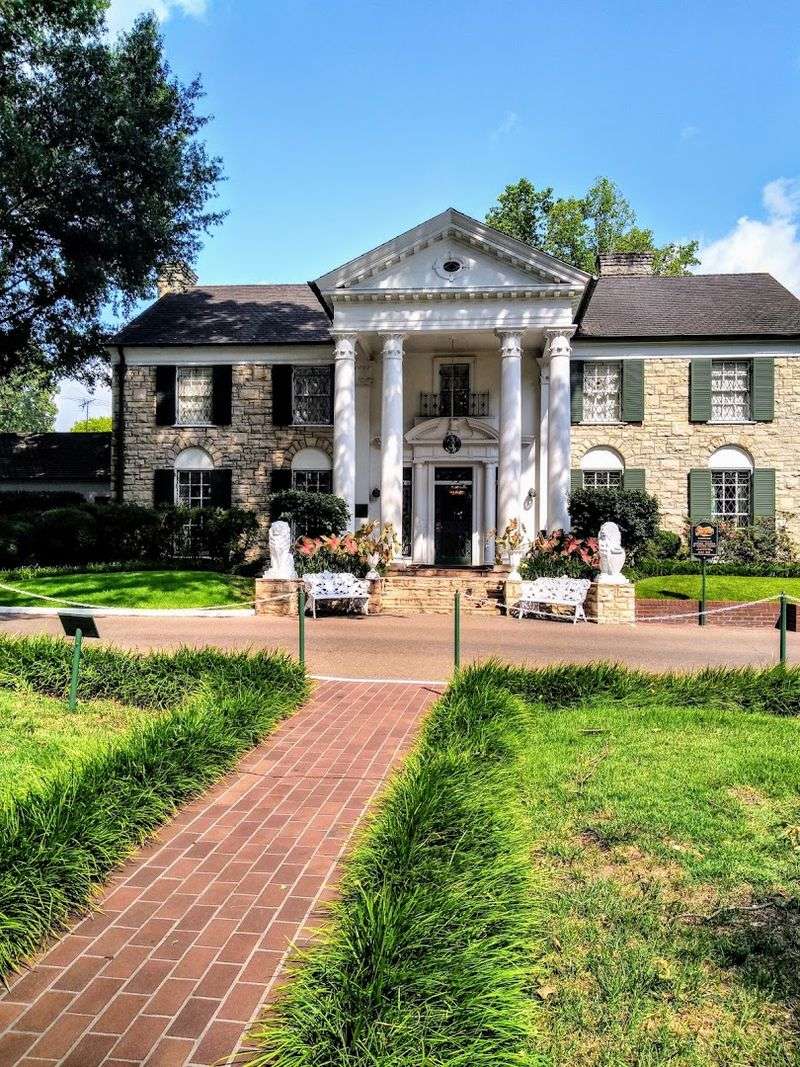 13 Tennessee Destinations Guaranteed To Impress Out-Of-Town Guests - Decor Hint Graceland, Memphis