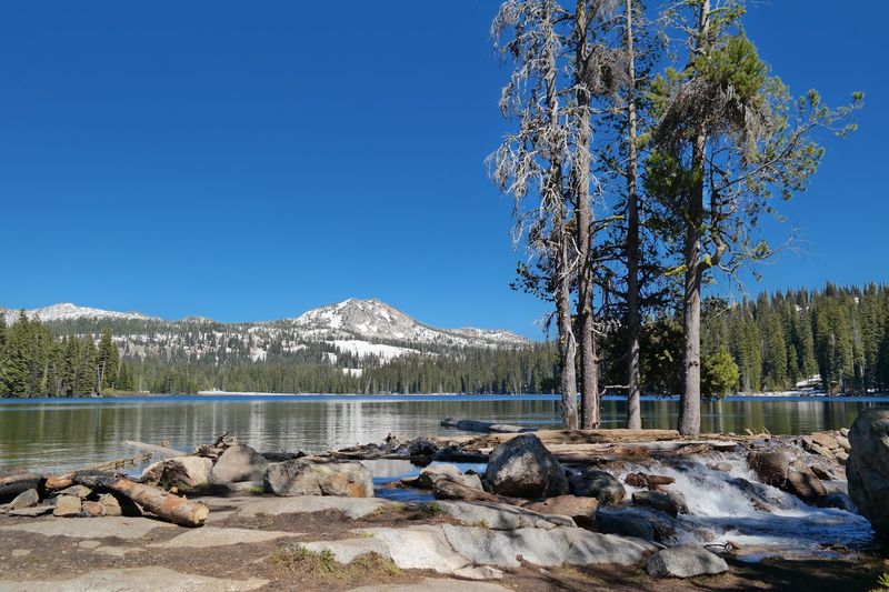 These 8 Idaho Hiking Trails Offer The Perfect Mix Of Adventure And Incredible Views - Decor Hint Boulder Lake