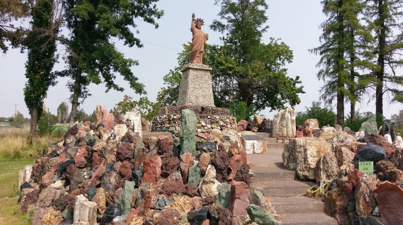 Visitors Can't Stop Talking About This Wonderfully Unusual Garden In Oregon - Decor Hint The Rock Museum Collection Inside