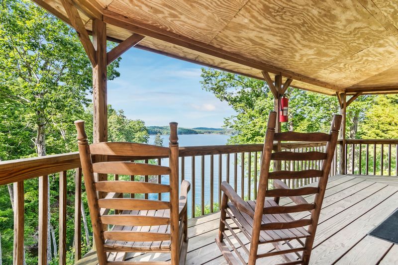 Cozy Lakeside Cabins With Breathtaking Views