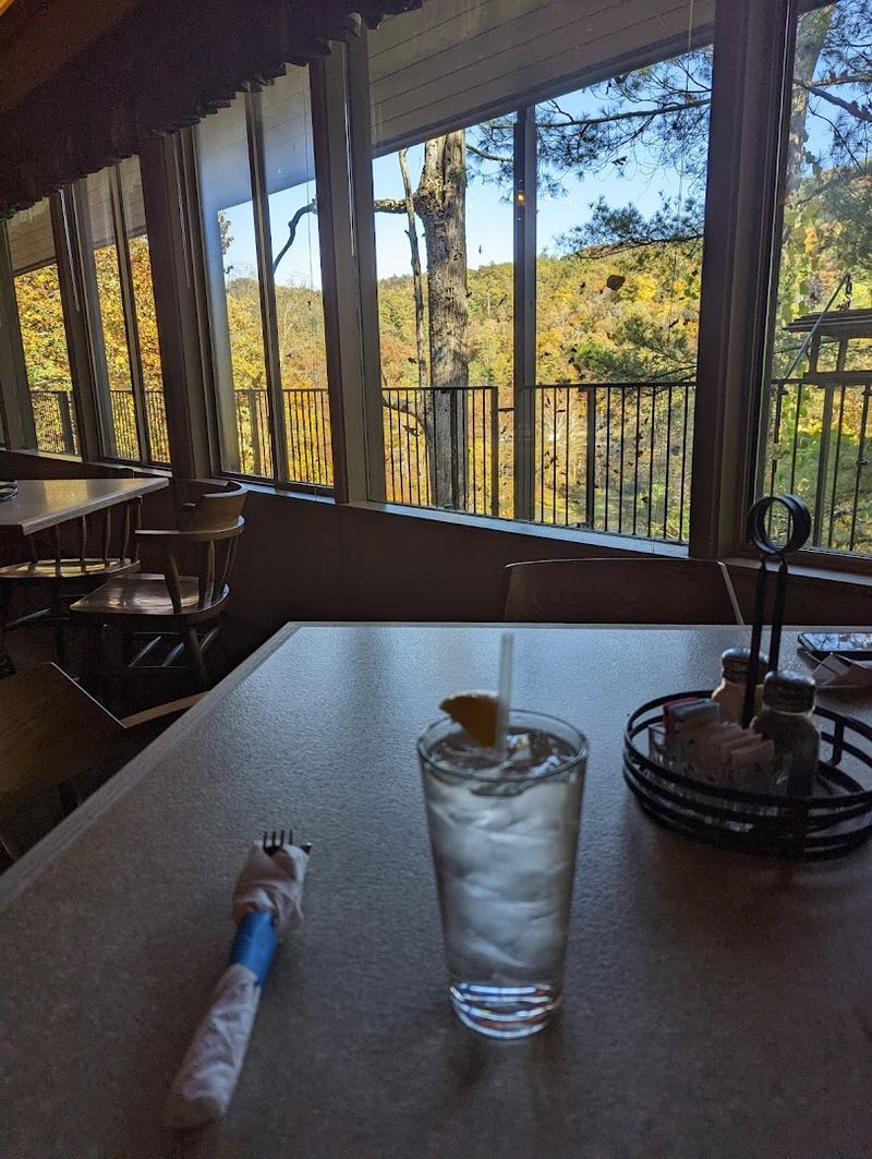 A Dining Room That Feels Like a True Mountain Lodge