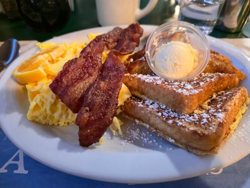 The Breakfast At This Classic Alaska Diner Is The Kind That Sets The Tone For Everything Else That Comes After It - Decor Hint Who Doesn't Love The Homestyle Comfort