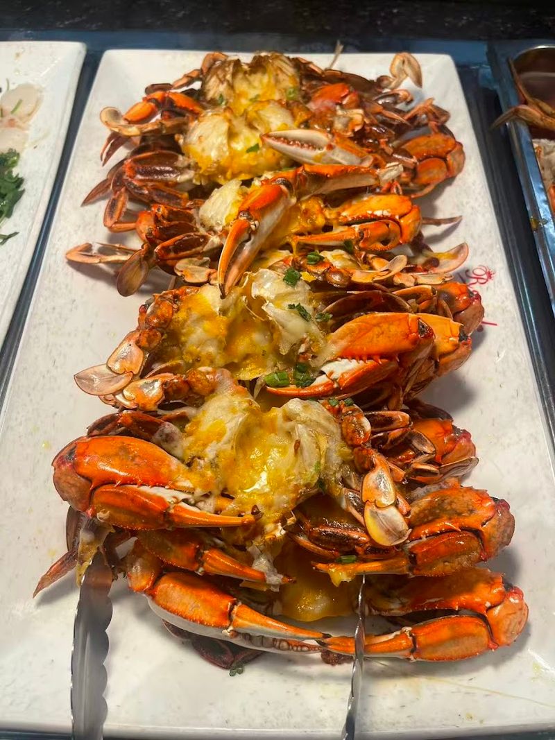 This Illinois Seafood Buffet Is Known For Crab That Keeps Diners Coming Back - Decor Hint Lobster Nights On Wednesday And Friday
