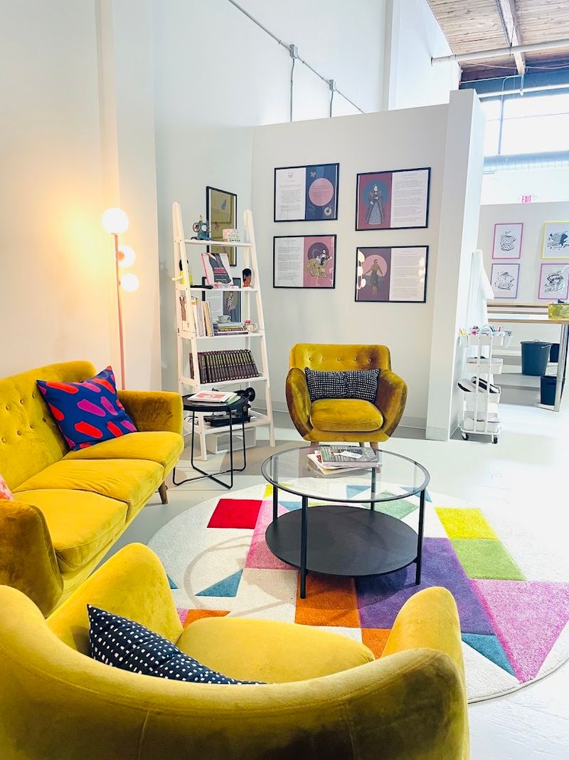 Topstitch Studio And Lounge
