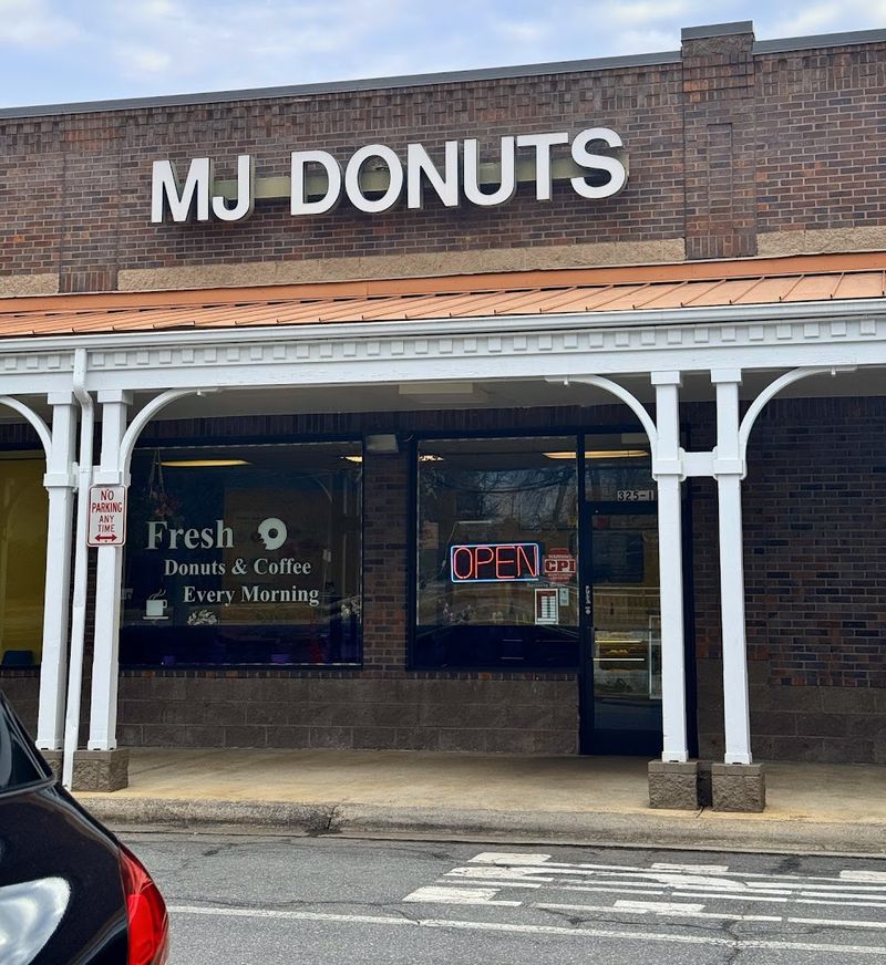 Old-School Donut Shop Energy Makes The Place Stick