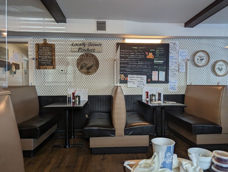 11 No-Frills Breakfast Spots In Connecticut That Are Absolutely Worth The Drive - Decor Hint Ken's Corner Breakfast & Lunch, Glastonbury