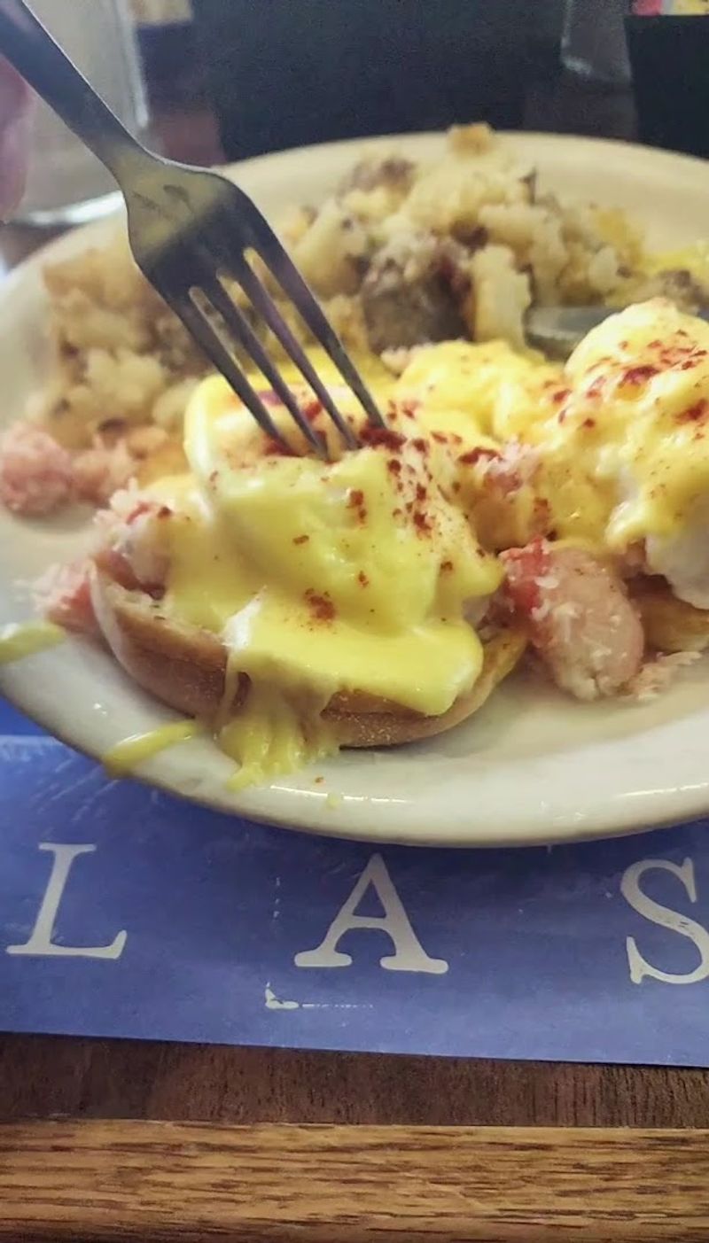 The Breakfast At This Classic Alaska Diner Is The Kind That Sets The Tone For Everything Else That Comes After It - Decor Hint The Crab Benedict Situation