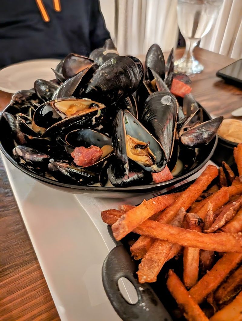Vermont Patio Spots That Feel Quiet But Serve Incredible Food - Decor Hint Sawmill Bar & Table