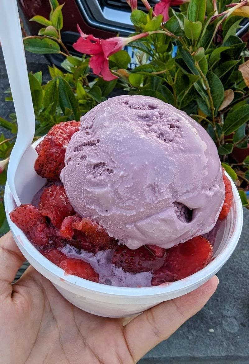 Road Trippers In Connecticut Can't Stop Raving About This Homemade Ice Cream - Decor Hint Why The Homemade Scoops Are Worth The Drive