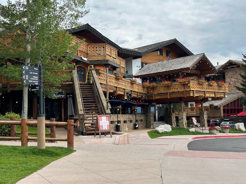 Mangy Moose Restaurant, Teton Village