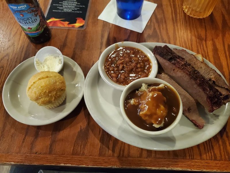 Classic Barbecue Plates Keep The Smokehouse Feel Strong
