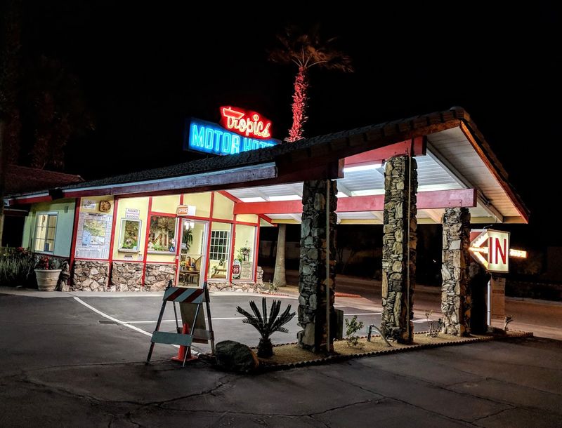 Tropics Motor Hotel, Indio