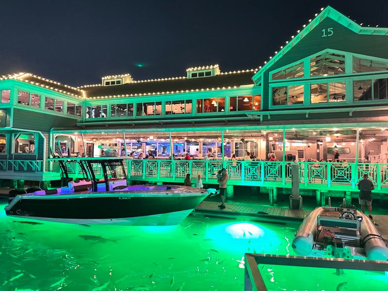 These 15 Florida Waterfront Restaurants Deliver Great Food And Beautiful Surroundings - Decor Hint 15th Street Fisheries