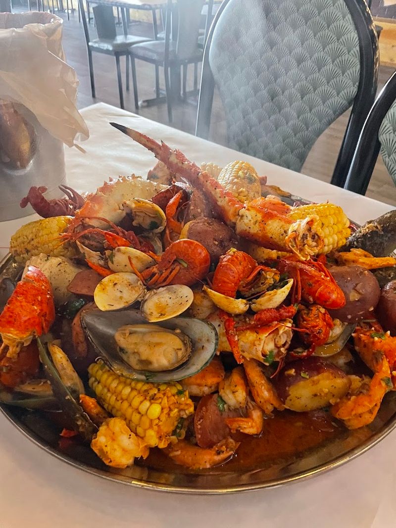 These 9 Missouri Seafood Shacks Prove You Do Not Need A White Tablecloth To Eat Exceptionally Well - Decor Hint Juicy Crab Shack