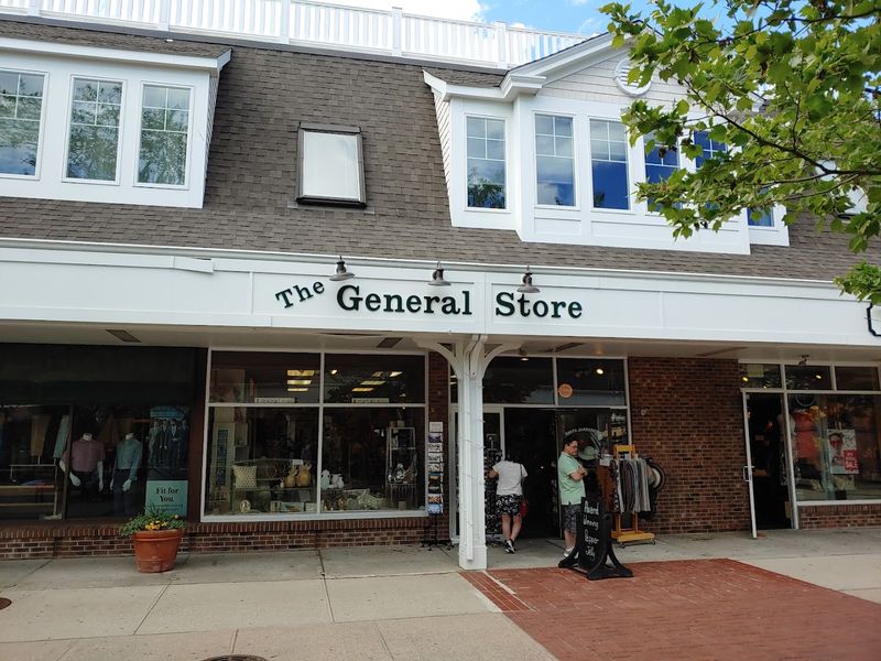 Parents Can't Stop Recommending This Fun And Easy Rhode Island Getaway - Decor Hint Thames Street And Downtown Newport Shopping