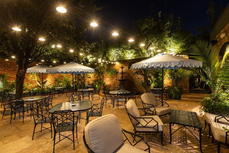 10 Texas Restaurants That Have Become True Local Institutions - Decor Hint Brennan's Houston