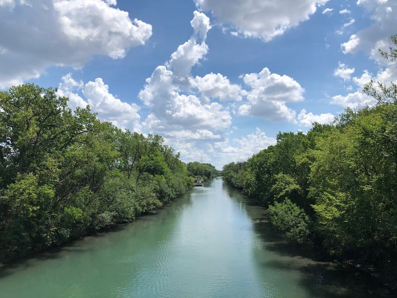 The Outdoor Museum In Illinois That Visitors Say Feels Almost Surreal - Decor Hint A Waterway That Makes The Whole Thing Feel Cinematic