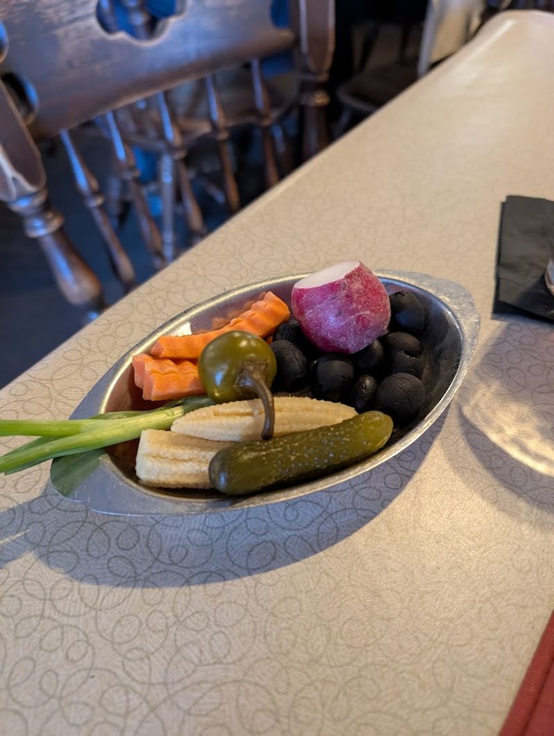 Wisconsin Has A Supper Club That Never Changed A Thing About How It Does Steak And That Is Exactly The Point - Decor Hint Sides Worth Talking About