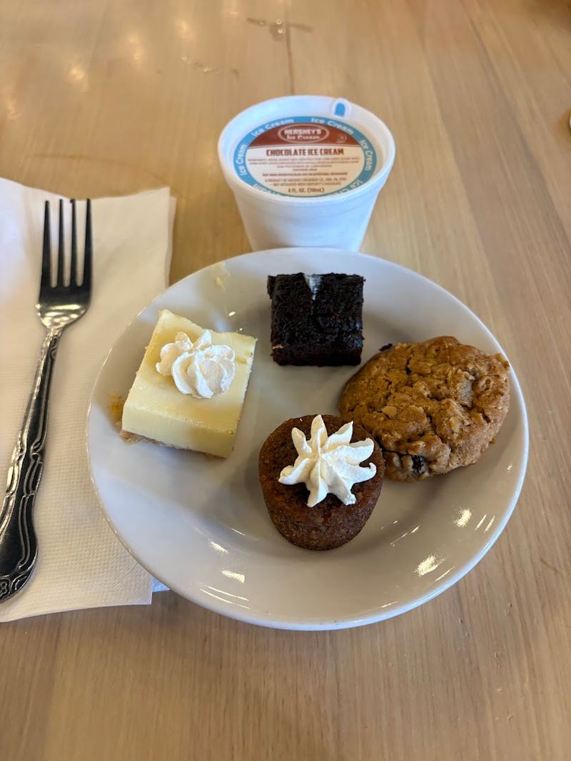 This Orlando Seafood Buffet Keeps Drawing Visitors From Across Florida - Decor Hint Desserts That Punch Way Above Their Size