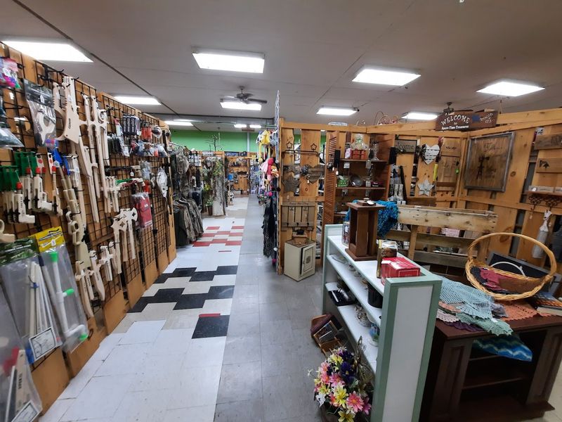 Crazy Frank's Flea Market, Readstown 