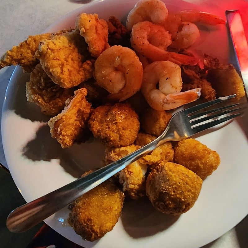 This Florida Seafood Buffet Is Worth Visiting For The Crab Alone - Decor Hint Fried Seafood Options That Go Beyond The Basics