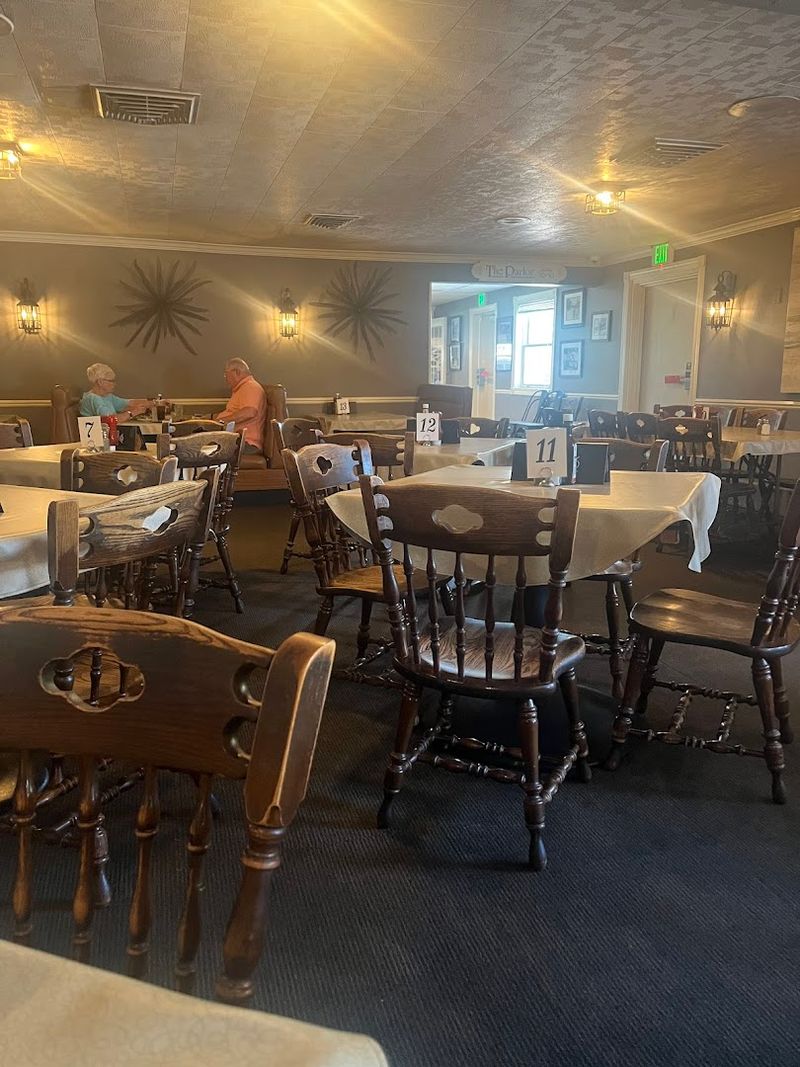 Wisconsin Has A Supper Club That Never Changed A Thing About How It Does Steak And That Is Exactly The Point - Decor Hint The Atmosphere Feels Timeless