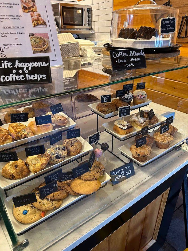 This Connecticut Spot Serves Ice Cream So Good Visitors Plan Trips Around It - Decor Hint Beyond Ice Cream: Coffee And Baked Goods