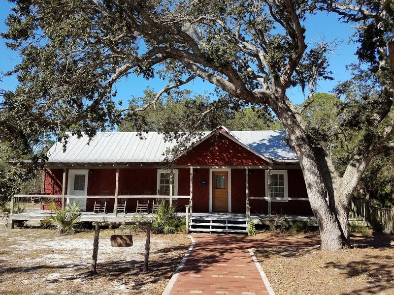 10 Beautiful Florida Spots That Rarely Make The Travel Guides - Decor Hint Cedar Key Museum State Park