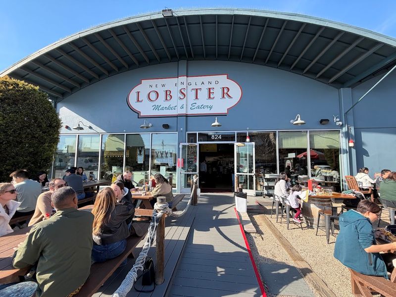 A Burlingame Stop With Serious Seafood History