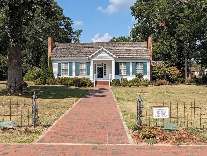 Ivy Green, Birthplace Of Helen Keller