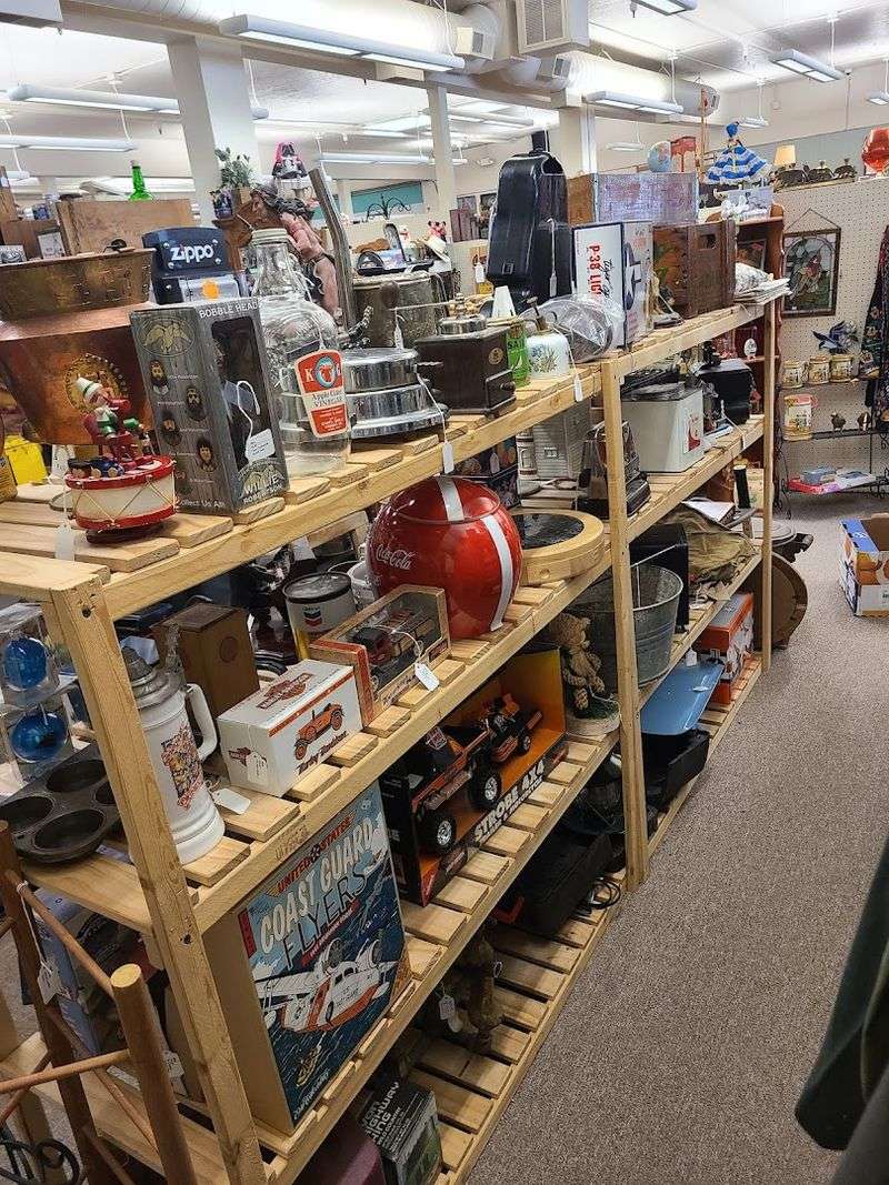 You Must Spend An Entire Afternoon Exploring This Incredible Idaho Antique Store - Decor Hint Why This Place Keeps Drawing People Back