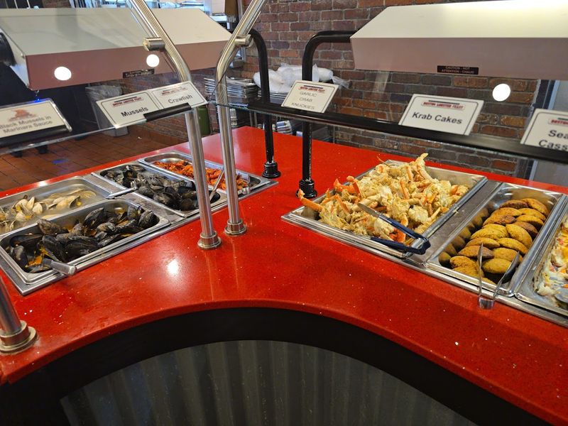 This Orlando Seafood Buffet Keeps Drawing Visitors From Across Florida - Decor Hint A Buffet Spread That Goes Way Beyond Seafood