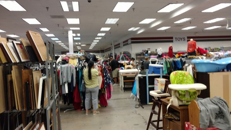 Valley Value Center, Valley Glen / Van Nuys