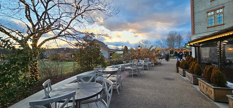 Outdoor Patio And Seasonal Dining