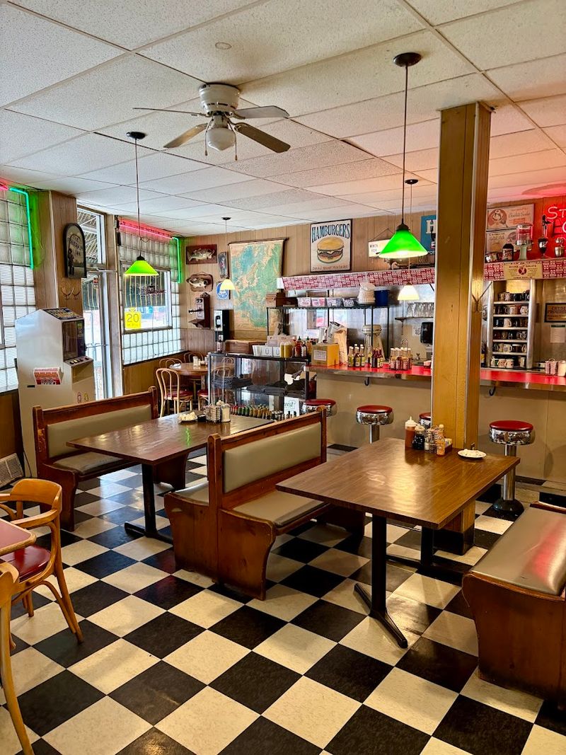 A 1950s Diner Feel Sets The Tone