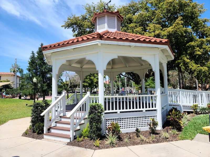 These Florida Beach Towns Feel Like A Coastal Daydream Come To Life - Decor Hint Venice