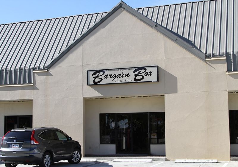 14 Massive Florida Thrift Stores Treasure Hunters Cannot Stop Exploring - Decor Hint Bargain Box Thrift Store (Naples)