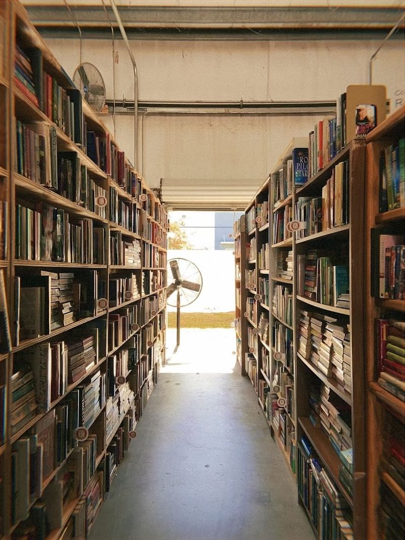 One Florida Bookshop Is Packed Floor To Ceiling With Literary Treasures - Decor Hint Planning Your Visit To Largo
