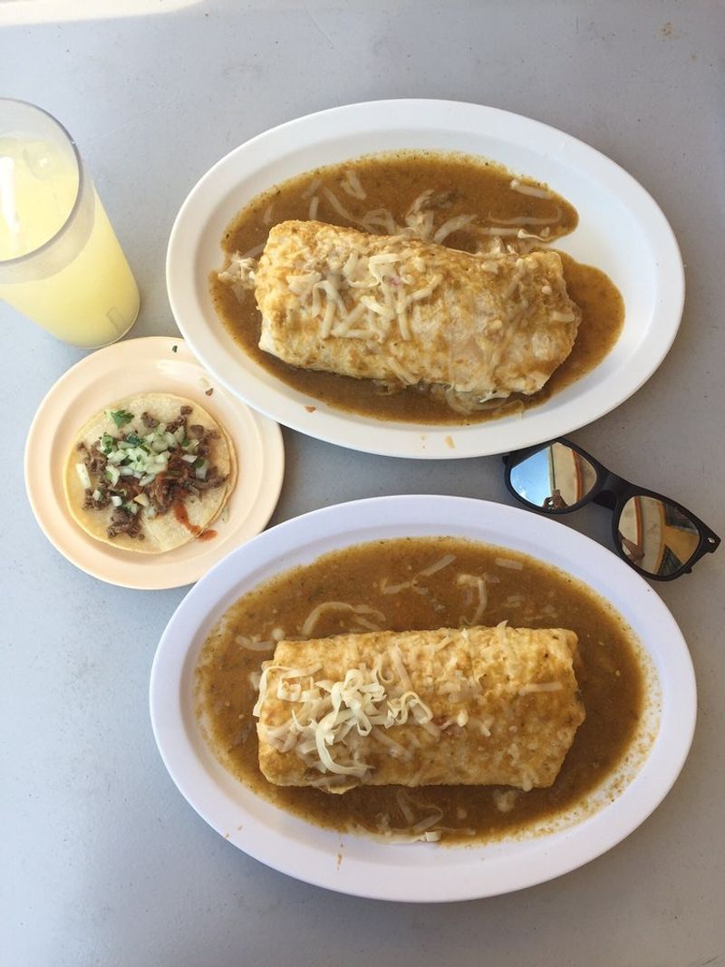 Colorado Has A Cozy Restaurant That Delivers The Kind Of Dining Experience People Come Back For Again And Again - Decor Hint The Chile Relleno Burrito