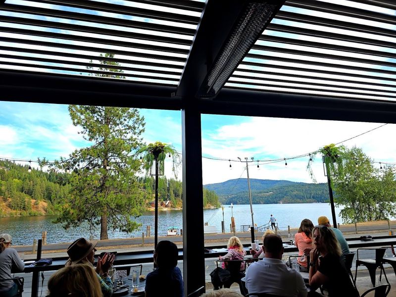 Tony's On The Lake