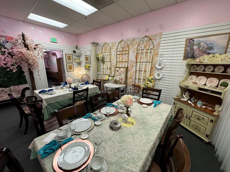 Tea Lovers From Across Idaho Are Obsessed With This Charming Spot - Decor Hint Post Falls Hides A Tea Room With Serious Charm
