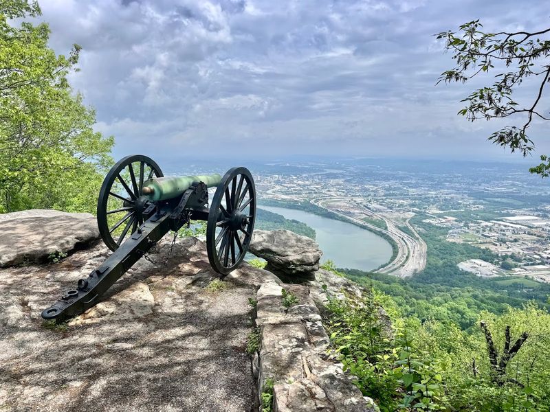 13 Tennessee Destinations Guaranteed To Impress Out-Of-Town Guests - Decor Hint Point Park, Lookout Mountain