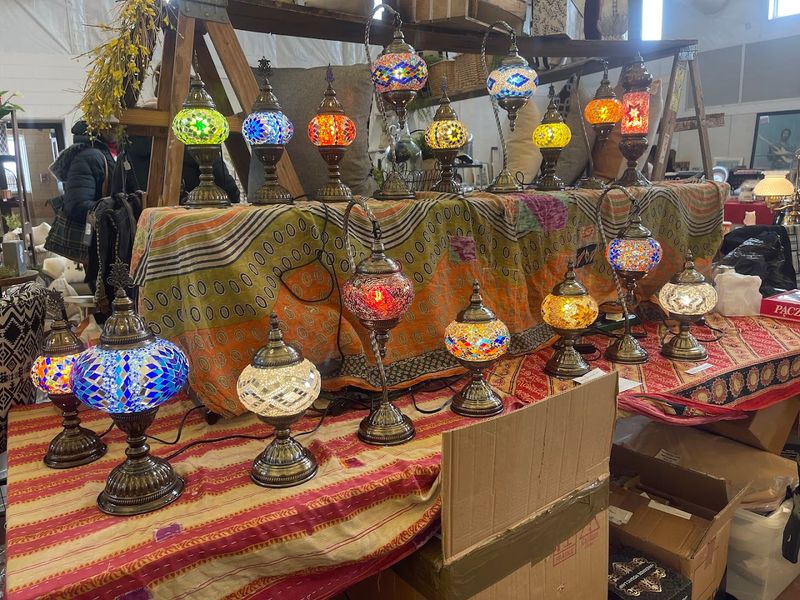 The Illinois Flea Market Where $25 Can Still Get You an Incredible Deal - Decorating Tip Vintage furniture finds that make decorators jealous
