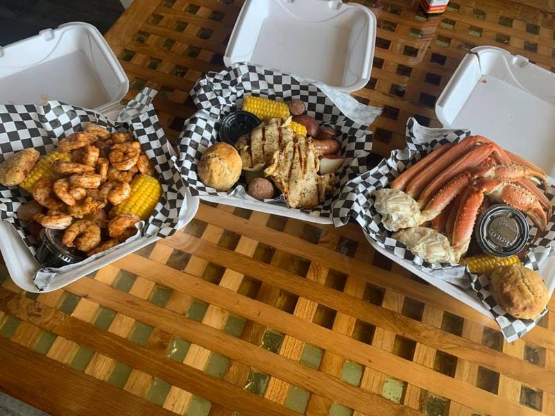 This Florida Seafood Buffet Is Worth Visiting For The Crab Alone - Decor Hint The Finishing Touches That Round Out The Meal