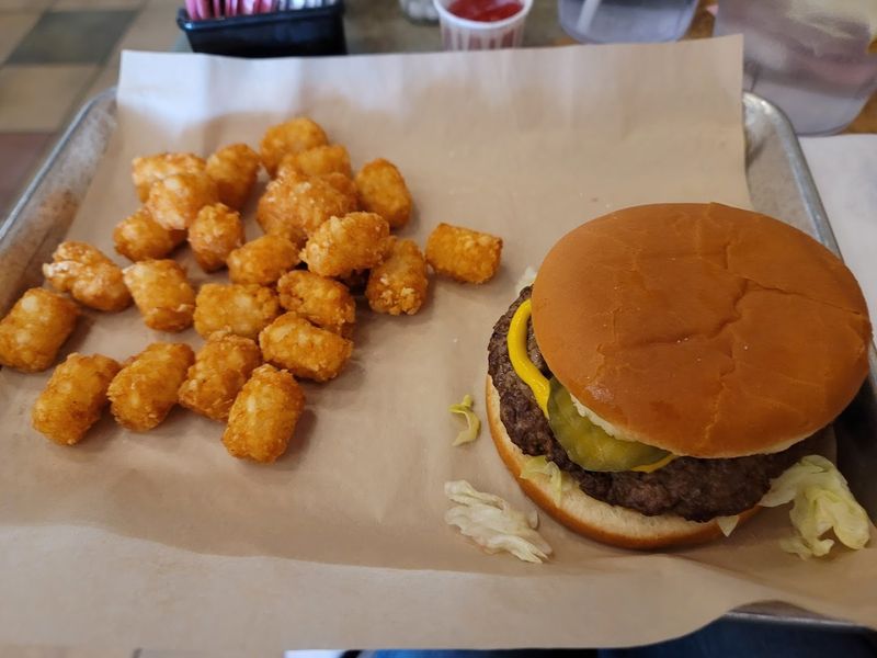 Small-Town Comfort Without The Fuss At Shirley's Place