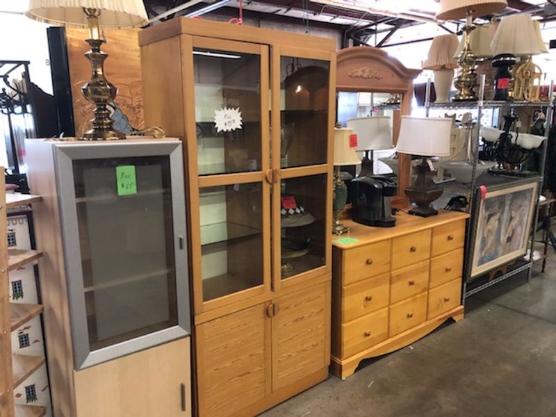 The Huge West Virginia Flea Market Where Treasure Hunters Stretch $40 Surprisingly Far - Decor Hint Why This Market Keeps People Coming Back